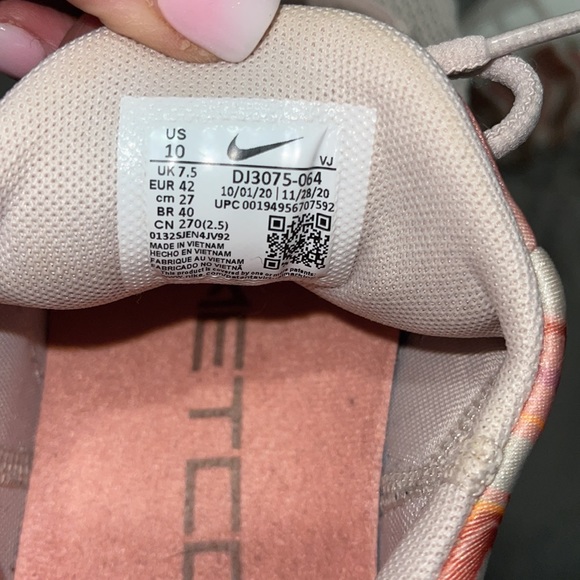 Nike Free Metcon 4 Women's Athletic Shoes in Gray and Pink - Picture 5 of 7